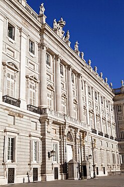 Spain, Madrid, exterior of the Palacio Real.