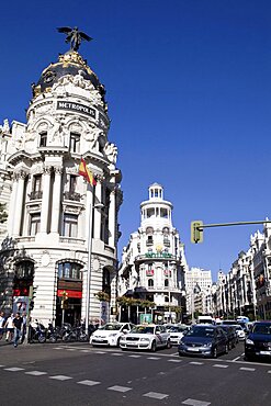 Spain, Madrid, Busy traffic on Alcala Grand Via junction next to the Metropolis building.