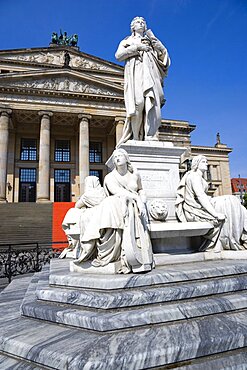 Germany, Berlin, Mitte, The Gendarmenmarkt square with a statue of the German poet and philosopher Friedrich Schiller in front of the Konzerthaus Concert Hall, home to the Berlin Symphony Orchestra.