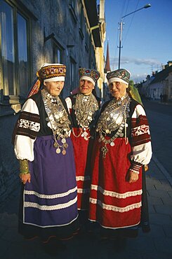 ESTONIA Rakvere Three female folk dancers in traditional costume.