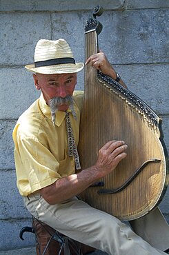 UKRAINE Yalta Man playing the bandura.