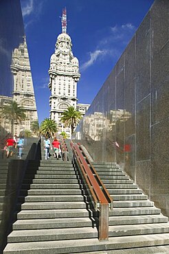 URUGUAY  Montevideo Steps rising up from Jose G Artigas mausoleum in Plaza Independencia with Palacio Salvo behind. Landmark Palacio Salvo Montevideo Holidays Tourism Travel South America Uruguay Latin America Artigas American Hispanic Latino Gray Grey