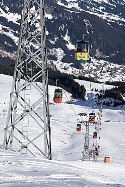 The Mannlichen Cable Car in motion as it rises from Grindelwald, Grindelwald, Bernese Oberland, Switzerland