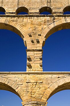 Detail of section of the three tiers of continuous arches of Roman aqueduct, Pont du Gard, UNESCO World Heriyage Site, Languedoc-Roussillon, France, Europe