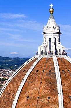 Italy, Tuscany, Florence, The Dome of the Cathedral of Santa Maria del Fiore the Duomo by Brunelleschi with tourists on the viewing platform looking over the city towards the surrounding hills