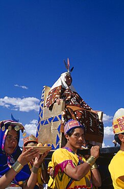 PERU Cusco Department Cusco The wife of the Emperor Pachacuti being carried in her throne at Inti Raymi.  Cuzco