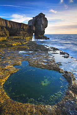 Circular rockpool beside Pulpit Rock, Portland Bill, Jurassic Coast, UNESCO World Heritage Site, Dorset, England, United Kingdom, Europe