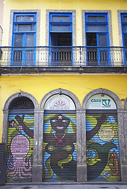 Colonial architecture and colourful mural, Centro, Rio de Janeiro, Brazil, South America 