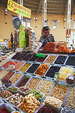 Vendor selling dried fruit and nuts in Bessarabsky Market, Kiev, Ukraine, Europe