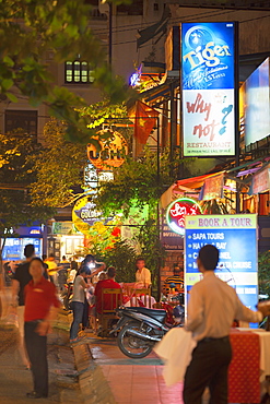 Restaurants and bars along tourist street of Pham Ngu Lao, Hue, Thua Thien-Hue, Vietnam, Indochina, Southeast Asia, Asia