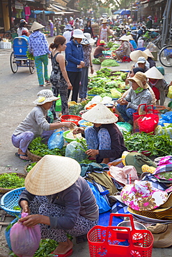 Women selling vegetables at market, Hoi An, Quang Nam, Vietnam, Indochina, Southeast Asia, Asia