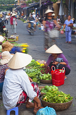 Women vendors selling vegetables at market, Hoi An, UNESCO World Heritage Site, Quang Nam, Vietnam, Indochina, Southeast Asia, Asia