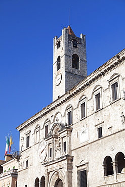 Palazzo dei Capitani del Popolo in Piazza del Popolo, Ascoli Piceno, Le Marche, Italy, Europe