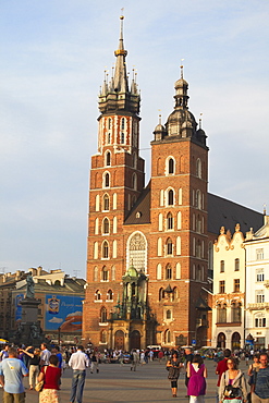 St. Mary's Church in Main Market Square (Rynek Glowny), UNESCO World Heritage Site, Krakow, Poland, Europe