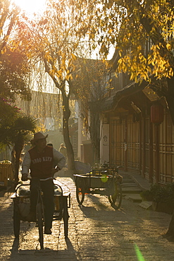 Street scene, Lijiang, UNESCO World Heritage Site, Yunnan, China, Asia