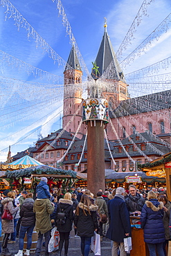 Christmas Market and Mainz Cathedral, Mainz, Rhineland-Palatinate, Germany, Europe