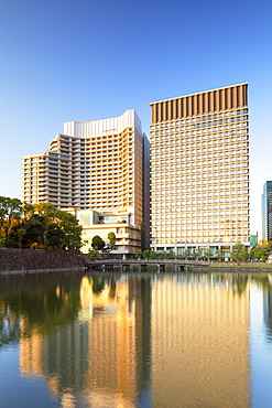 Palace Hotel and Imperial Palace moat, Tokyo, Honshu, Japan, Asia