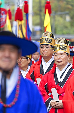 Traditional parade outside Changdeokgung Palace, Seoul, South Korea, Asia