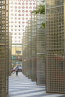 Man walking past modern architecture, Gangnam, Seoul, South Korea, Asia