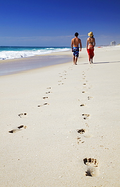 Couple walking on Floreat Beach, Perth, Western Australia, Australia, Pacific