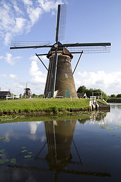 Windmills, built in the mid-18th century, Kinderdijk, UNESCO World Heritage Site, Netherlands, Europe