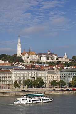 Overview of the Danube River with Castle Hill in the background, Budapest, Hungary, Europe