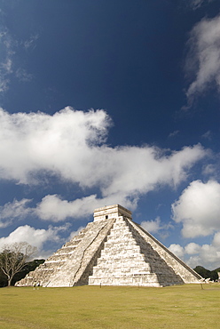 El Castillo (Pyramid of Kukulcan), Chichen Itza, UNESCO World Heritage Site, Yucatan, Mexico, North America