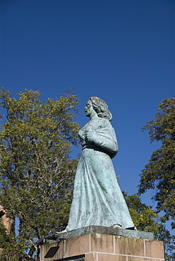 Statue of revolutionary heroine Gertrudis Bocanegra, Plaza Gertrudis Bocanegra (Plaza Chica), Patzcuaro, Michoacan, Mexico, North America