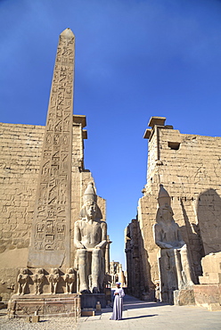 Obelisk, 25 meters high in front of plyon 65 meters wide, Luxor Temple, Luxor, Thebes, UNESCO World Heritage Site, Egypt, North Africa, Africa