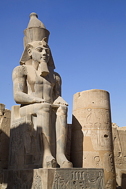 Statue of seated Ramses II, Court of Ramses II, Luxor Temple, Luxor, Thebes, UNESCO World Heritage Site, Egypt, North Africa, Africa