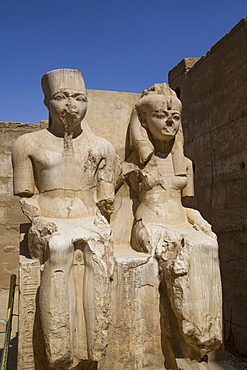 Only known statue of King Tutankhamun on left and wife Queen Ankesenamun, Luxor Temple, Luxor, Thebes, UNESCO World Heritage Site, Egypt, North Africa, Africa