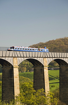 Narrow boat crossing the Pontcysyllte Aqueduct, built by Thomas Telford and William Jessop, UNESCO World Heritage Site, Llangollen Canal, Wales, United Kingdom, Europe