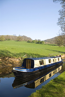 Narrow boat cruising the Llangollen Canal, Wales, United Kingdom, Europe