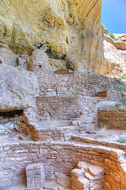 Kiva in foreground, Step House Ruin, dates from 626AD to 1226AD, Mesa Verde National Park, UNESCO World Heritage Site, Colorado, United States of America, North America