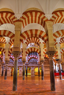 Arches and columns, The Great Mosque (Mesquita) and Cathedral of Cordoba, UNESCO World Heritage Site, Cordoba, Andalucia, Spain, Europe