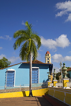 Plaza Mayor, Iglesia y Convento de San Francisco in the background, Trinidad, UNESCO World Heritage Site, Sancti Spiritus, Cuba, West Indies, Central America