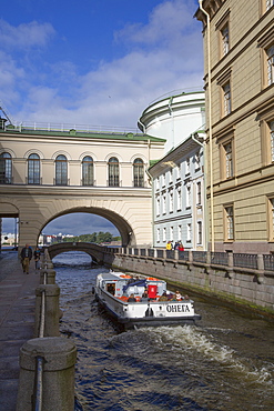 Tour boat on the Moika River Canal, UNESCO World Heritage Site, St. Petersburg, Russia, Europe