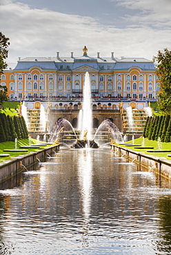 Samson Fountain, Great Palace, view from Sea Canal, Peterhof, UNESCO World Heritage Site, near St. Petersburg, Russia, Europe