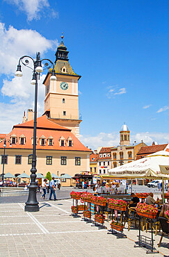 Outdoor Restaurants, Piata Sfatului (Council Square), Brasov, Transylvania Region, Romania, Europe