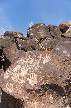 Petroglyph National Monument, petroglyphs carved into volcanic rock by American Indians 400 to 700 years ago, New Mexico, United States of America, North America