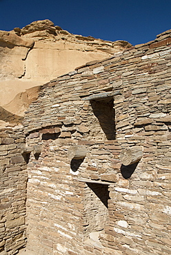 Chaco Culture National Historic Park, World Heritage Site, Pueblo Bonito, kiva (foreground), UNESCO World Heritage Site, New Mexico, United States of America, North America