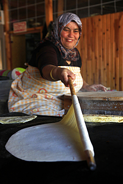 A local woman making Gozleme, a traditional Anatolian dish, at a street stall near Geikbayiri, Anatolia, Turkey, Asia Minor, Eurasia