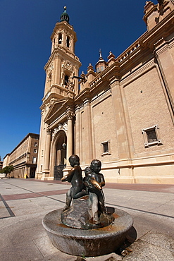 Basilica de Nuestra Senora del Pilar dominates the expanse of the Plaza del Pilar in the centre of Zaragoza, Aragon, Spain