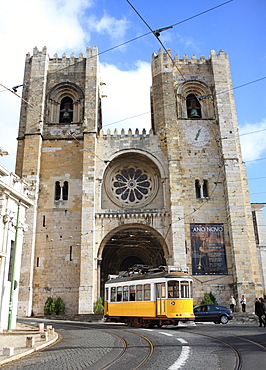 Tram and Se (Cathedral), Alfama, Lisbon, Portugal, Europe