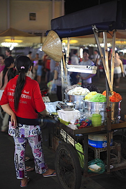 Ben Thanh Night Market, Ho Chi Minh City (Saigon), Vietnam, Indochina, Southeast Asia, Asia