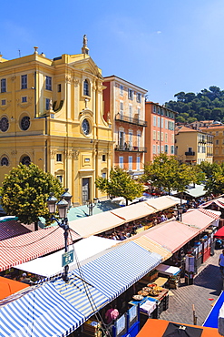 The morning fruit and vegetable market, Cours Saleya, Nice, Alpes Maritimes, Provence, Cote d'Azur, French Riviera, France, Europe