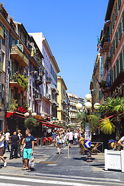 Street scene, Nice, Alpes-Maritimes, Provence, Cote d'Azur, French Riviera, France, Europe