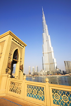 Burj Khalifa, formerly the Burj Dubai (Dubai Tower), the tallest tower in the world at 818m, in the foreground is the Dubai Mall, Downtown Burj Dubai, Dubai, United Arab Emirates, Middle East