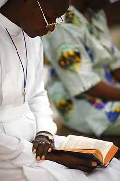 Nun at mass, Popenguine, Thies, Senegal, West Africa, Africa