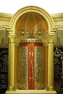 Sacred ark in Avignon Synagogue, Avignon, Vaucluse, France, Europe